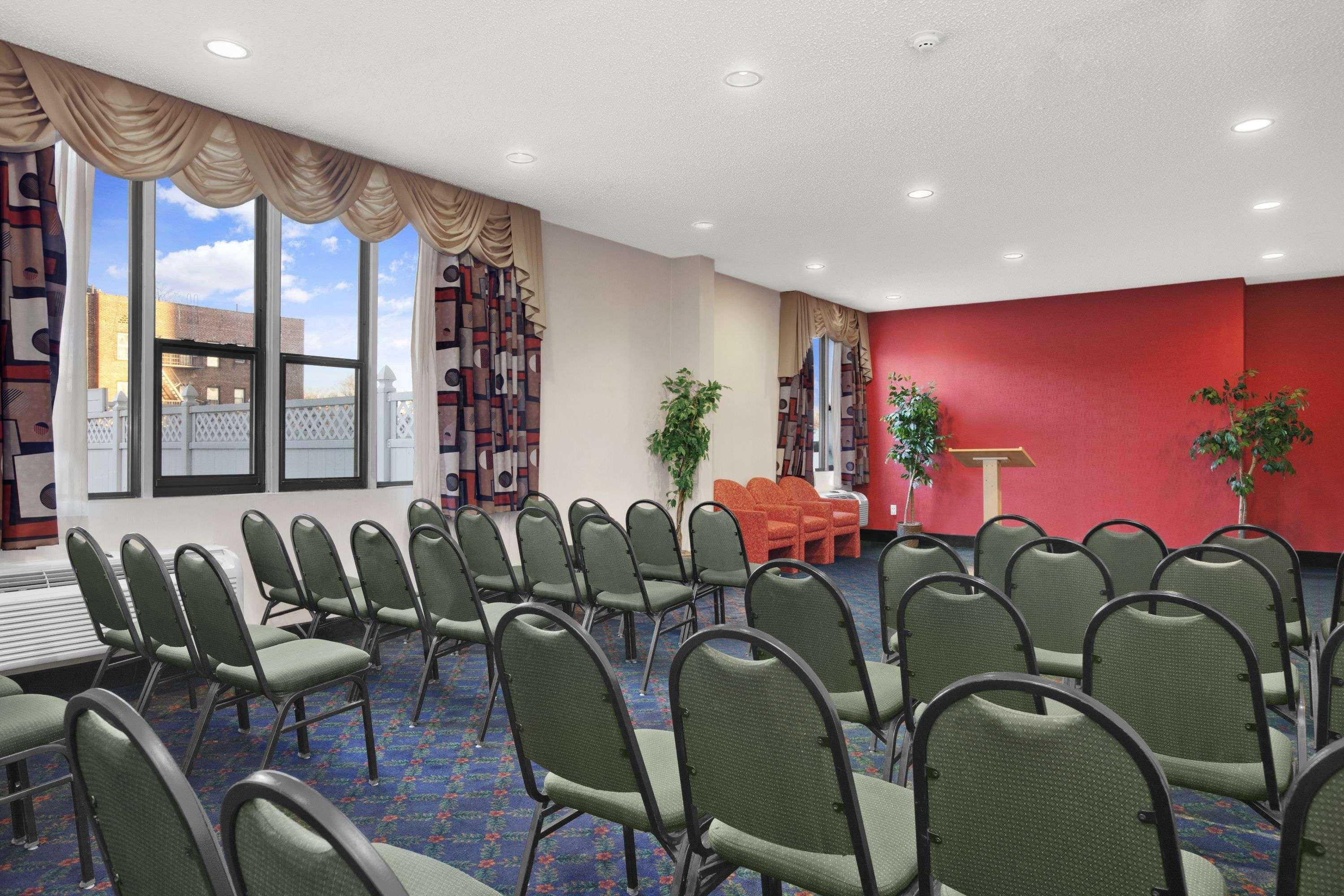 Hotel Ramada By Wyndham East Orange